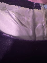 Load image into Gallery viewer, Abito Bow in velluto viola 80s