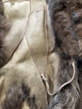 Load image into Gallery viewer, Bomber smanicato in montone 80s