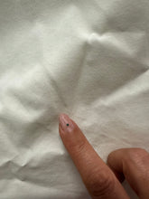 Load image into Gallery viewer, Camicia bianca con polsini in pizzo 90s