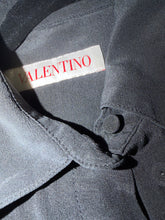 Load image into Gallery viewer, Camicia Valentino in seta lavata nera