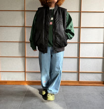 Load image into Gallery viewer, Bomber ALPHA smanicato nero acquistato a Tokyo