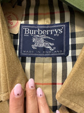 Load image into Gallery viewer, Trench militare Burberry fine 70s