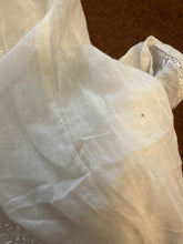 Load image into Gallery viewer, Abito bianco a camicia con ricami