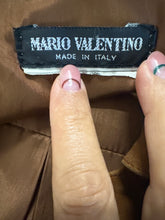 Load image into Gallery viewer, Giacca in camoscio Mario Valentino anni ’80 – Over Marrone Medio