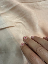 Load image into Gallery viewer, Sottoveste sartoriale vintage anni ’40 in seta rosa cipria