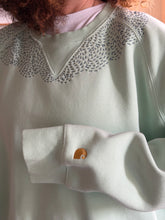 Load image into Gallery viewer, Felpa Carhartt ricamo Sashiko onda pezze unico