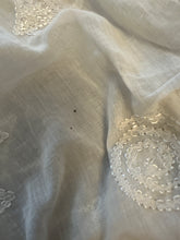 Load image into Gallery viewer, Abito bianco a camicia con ricami