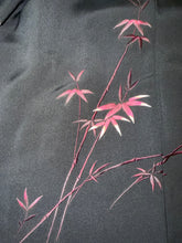 Load image into Gallery viewer, Ebaori Vintage Giapponese – Haori in Seta Nera con Kamon Fine anni ’50