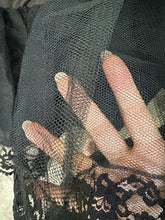 Load image into Gallery viewer, Gonna Bianco nero con balza in pizzo 80s