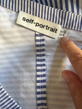 Load image into Gallery viewer, Camicia a righe bianco e blu firmata Self-Portrait