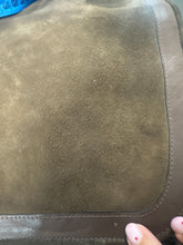 Load image into Gallery viewer, Borsa a Spalla in Camoscio Marrone Anni ’70 – Pelletteria Parigina