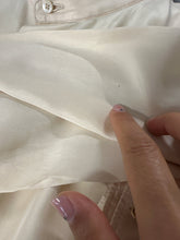 Load image into Gallery viewer, Camicia color burro in seta 70s/80s