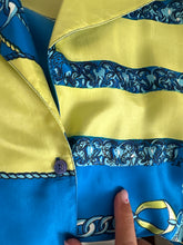 Load image into Gallery viewer, Camicia vintage in seta – Stampa barocca anni ’90