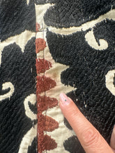 Load image into Gallery viewer, Giacca con ricamo Suzani damodara