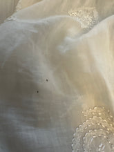 Load image into Gallery viewer, Abito bianco a camicia con ricami