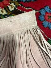 Load image into Gallery viewer, Gonna frange in camoscio rosa 80s