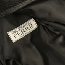 Load image into Gallery viewer, Abito Gianfranco Ferre nero in pelle 80s