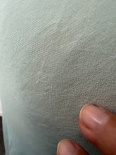 Load image into Gallery viewer, Camicia da notte vintage anni ’50 in seta color celeste firmata Peony