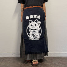 Load image into Gallery viewer, Grembiule giapponese in tela Maneki-neko – workwear tradizionale