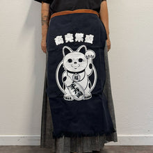 Load image into Gallery viewer, Grembiule giapponese in tela Maneki-neko – workwear tradizionale
