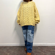 Load image into Gallery viewer, Maglione over color burro – Made in Japan