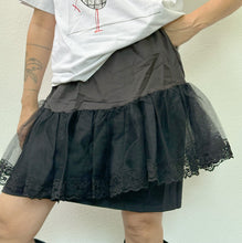 Load image into Gallery viewer, Gonna Bianco nero con balza in pizzo 80s