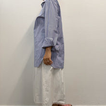 Load image into Gallery viewer, KATAMI — Camicia a righe bianche e blu Borrelli