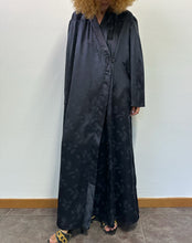 Load image into Gallery viewer, Vestaglia / abito in seta nera 90s