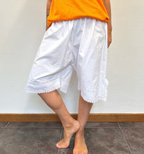 Load image into Gallery viewer, Bermuda antichi della nonna bianchi