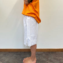 Load image into Gallery viewer, Bermuda antichi della nonna bianchi