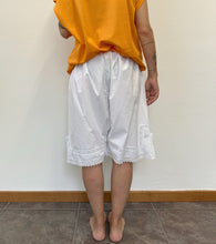 Load image into Gallery viewer, Bermuda antichi della nonna bianchi