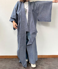 Load image into Gallery viewer, Yutaka blu con stampe;bianche geometriche