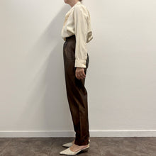 Load image into Gallery viewer, Camicia color burro in seta 70s/80s