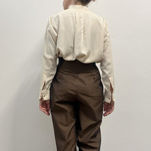 Load image into Gallery viewer, Camicia color burro in seta 70s/80s