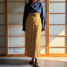 Load image into Gallery viewer, Gonna a grembiule color senape Chitose made in Japan.
Nuova, mai indossata.