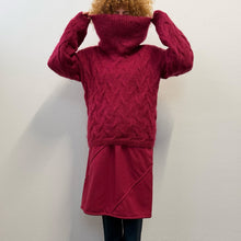 Load image into Gallery viewer, Maglione handmade con collo alto