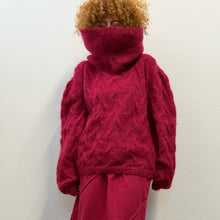 Load image into Gallery viewer, Maglione handmade con collo alto