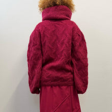 Load image into Gallery viewer, Maglione handmade con collo alto
