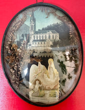 Load image into Gallery viewer, Antico Medaglione Reliquiario Madonna Lourdes tardo ottocento