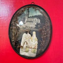 Load image into Gallery viewer, Antico Medaglione Reliquiario Madonna Lourdes tardo ottocento