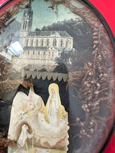 Load image into Gallery viewer, Antico Medaglione Reliquiario Madonna Lourdes tardo ottocento