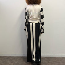 Load image into Gallery viewer, Pantaloni a righe verticali bianche e nere