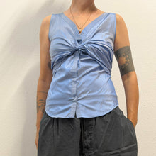 Load image into Gallery viewer, Top vintage Cristina Pitteri in shantung di seta color celeste, realizzato nei primi anni 2000.