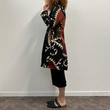 Load image into Gallery viewer, Giacca con ricamo Suzani damodara