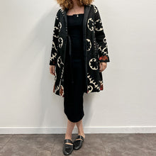 Load image into Gallery viewer, Giacca con ricamo Suzani damodara