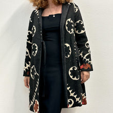 Load image into Gallery viewer, Giacca con ricamo Suzani damodara