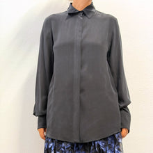 Load image into Gallery viewer, Camicia Valentino in seta lavata nera