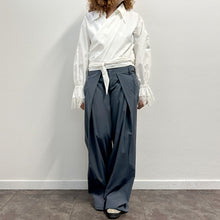 Load image into Gallery viewer, Camicia bianca con polsini in pizzo 90s