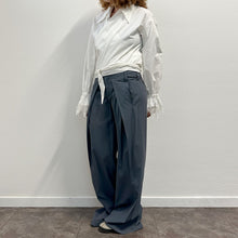 Load image into Gallery viewer, Camicia bianca con polsini in pizzo 90s