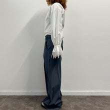 Load image into Gallery viewer, Camicia bianca con polsini in pizzo 90s